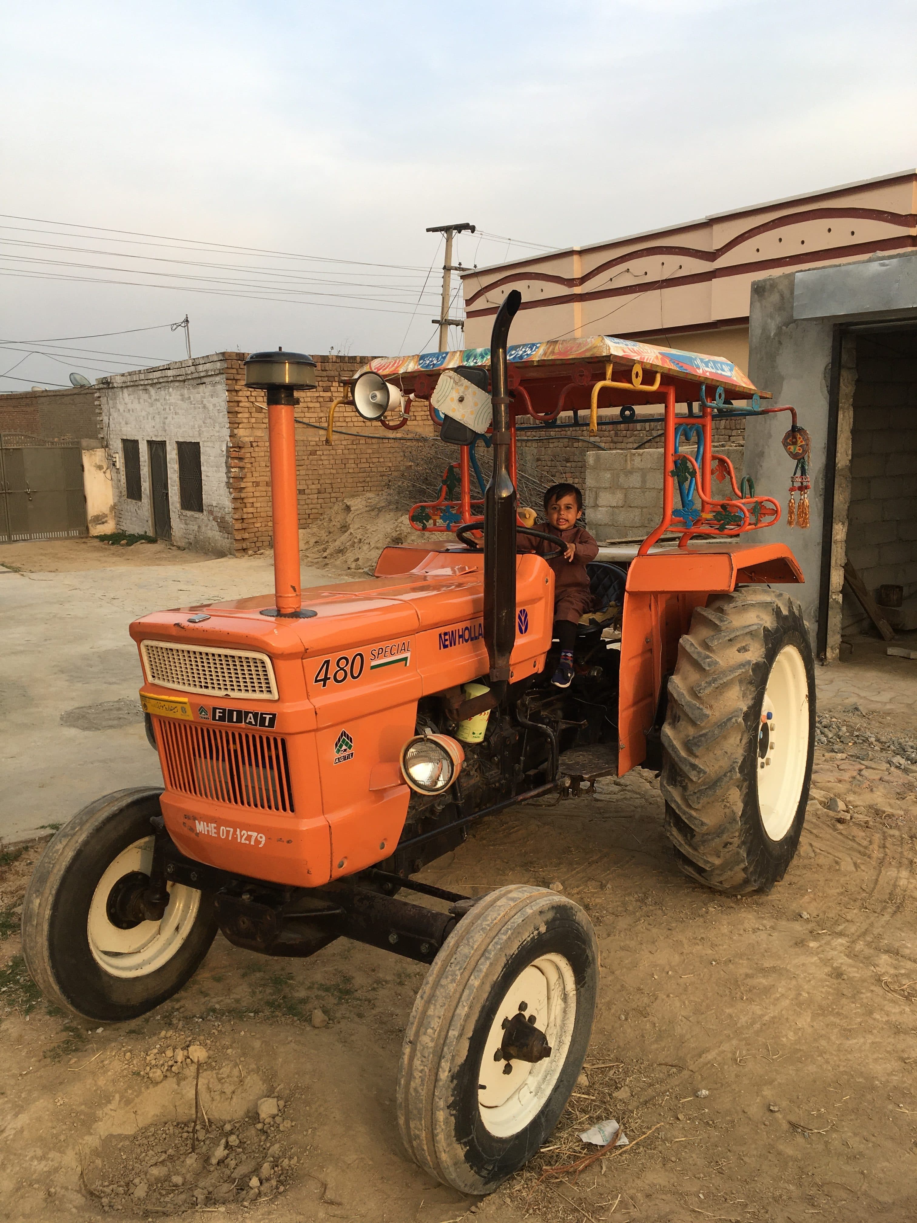 Used FIAT New Holland 480 tractor for sale
