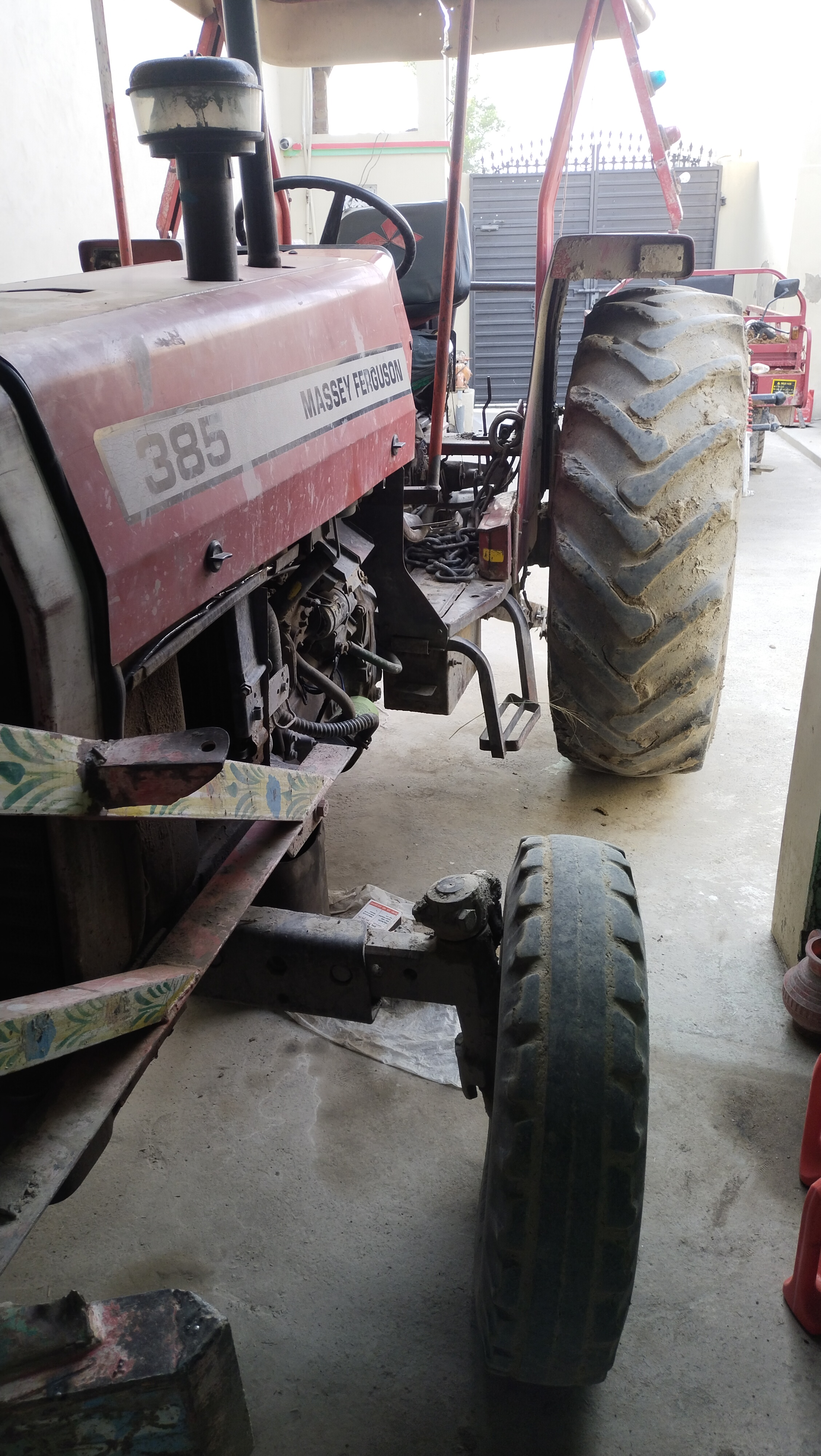 MF 385 Perkins 2008 model Tractor