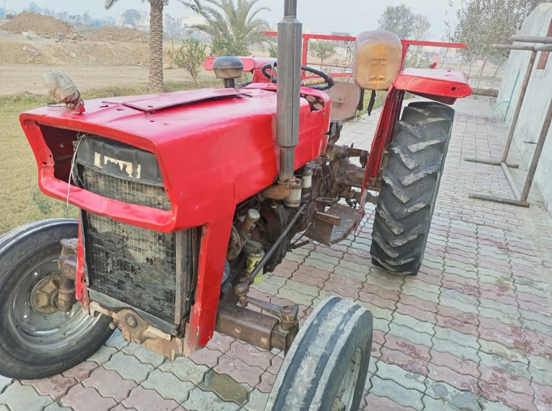 Massey Ferguson MF 135 model 1976
